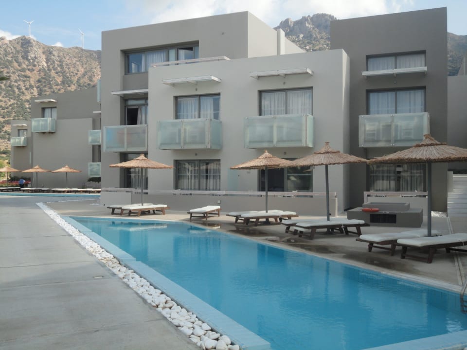 Poolbereich für Souterrain Zimmer Akti Palace Resort & Spa