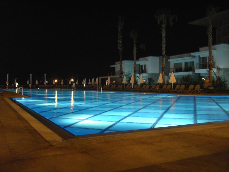 Pool bei Nacht Kilikya Palace Göynük