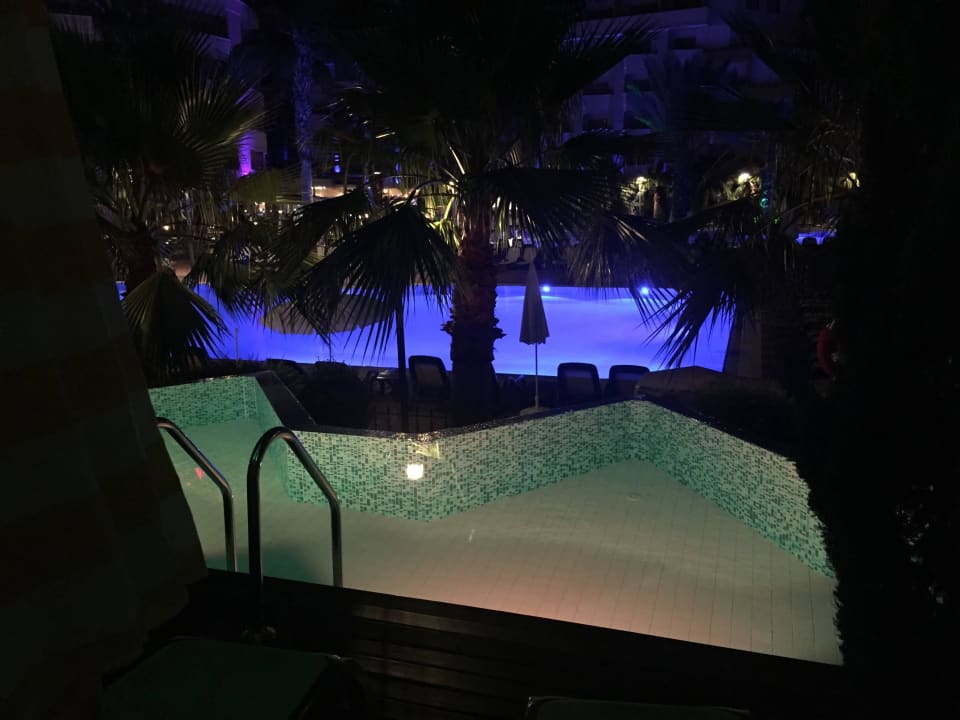 Pool bei Nacht My Home Resort