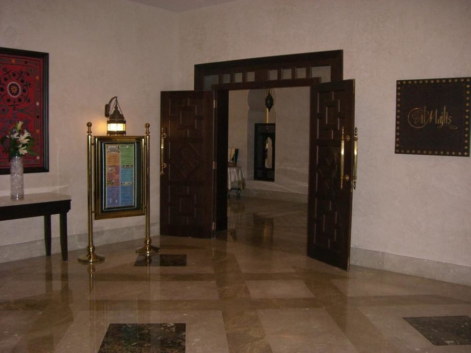 Eingang zum Restaurant - Frühstück Miramar Al Aqah Beach Resort