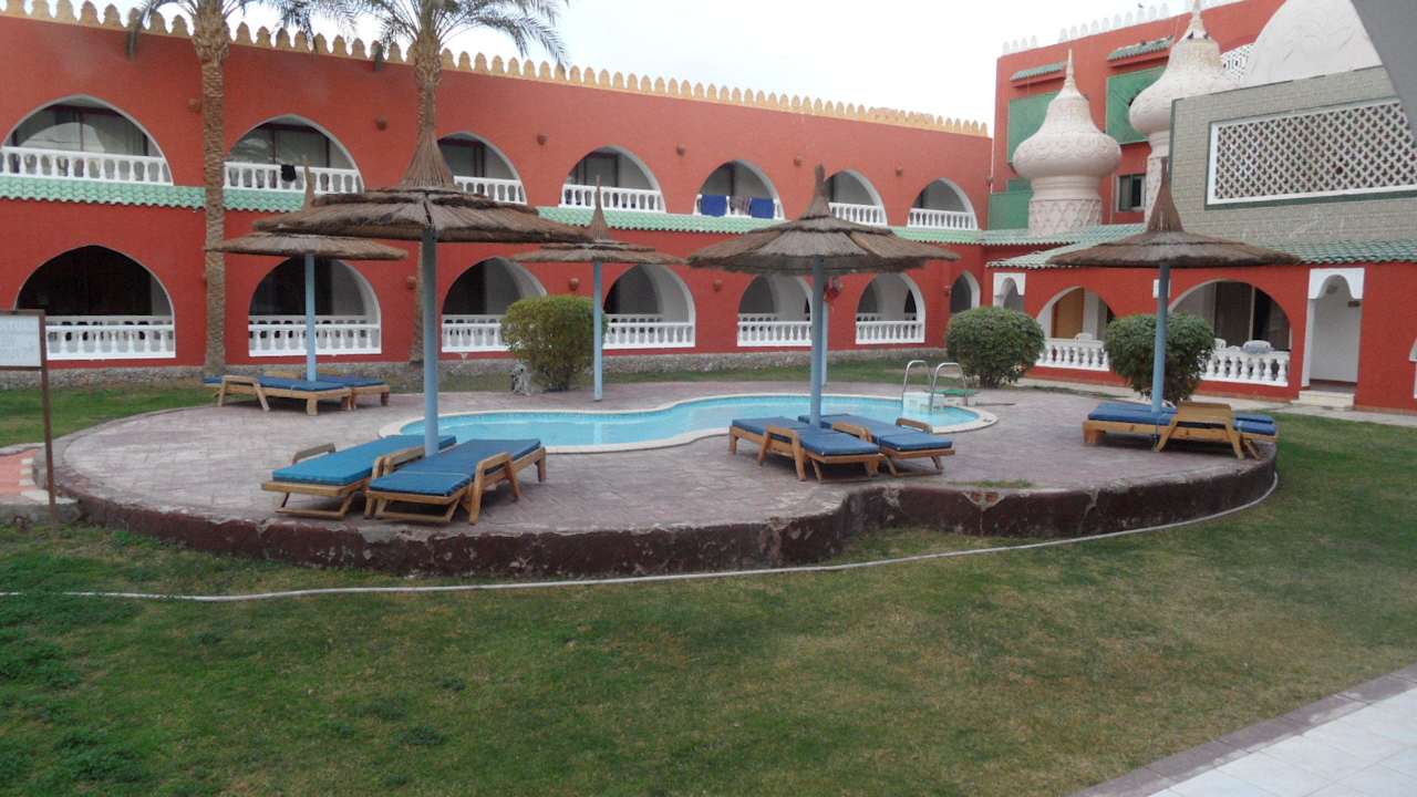 Planschbecken im Innenhof 100er Bereich Pickalbatros Alf Leila Wa Leila Resort - Neverland Hurghada