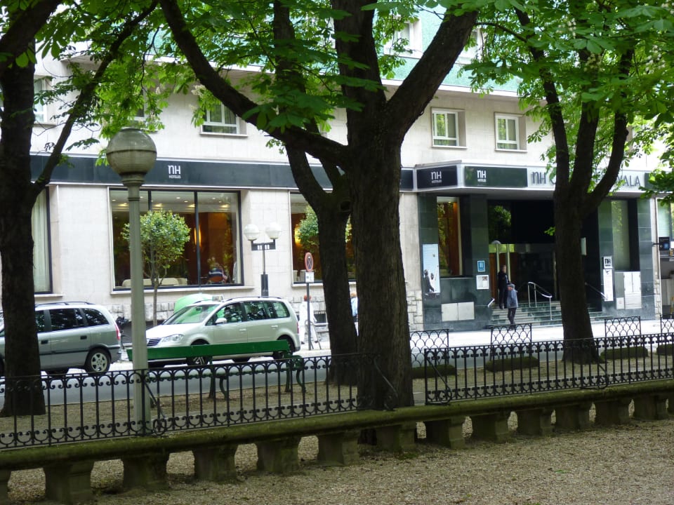 Eingang, vom Park aus gesehen NH Canciller Ayala Vitoria