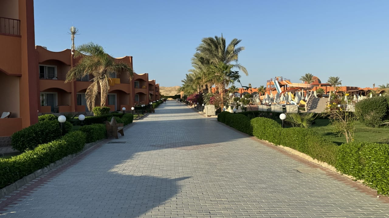 Gartenanlage Three Corners Happy Life Beach Resort