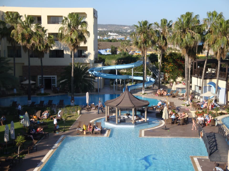 Die supergepflegte Poolanlage Hotel Paradis Palace