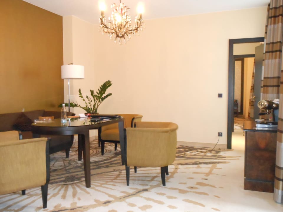 Suite 339 - Blick ins Wohnzimmer Le Méridien Grand Hotel Nürnberg