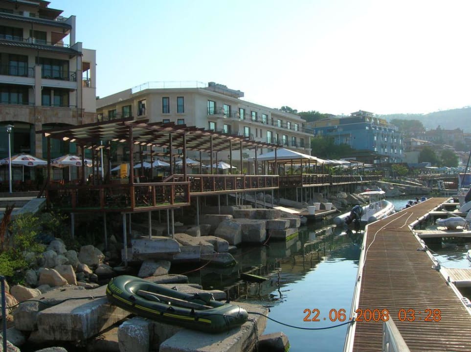 Вид на mistral с пирса Hotel Mistral