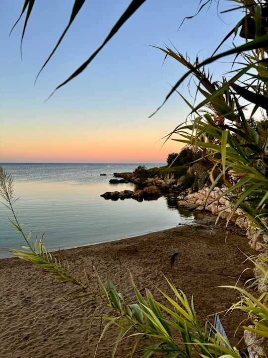 Strand Crystal Springs Beach Hotel