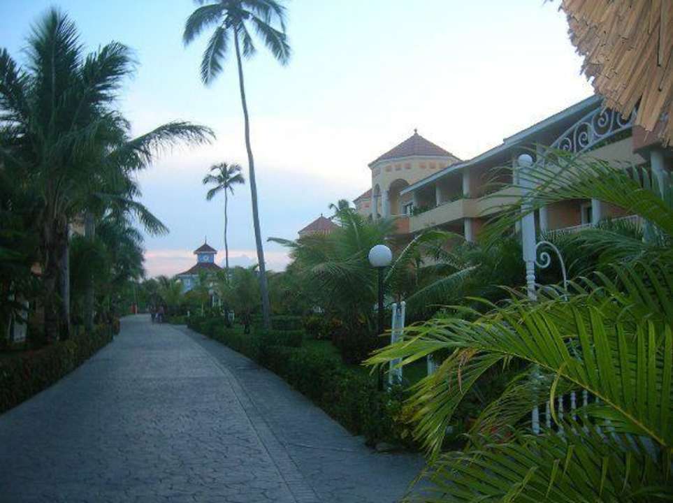 Weg in der Anlage Bahia Principe Luxury Ambar