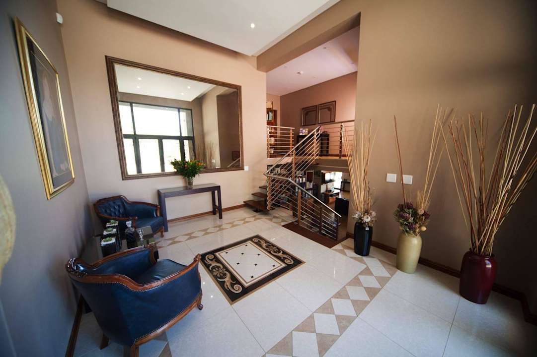 Entrance Over The Moon Guesthouse