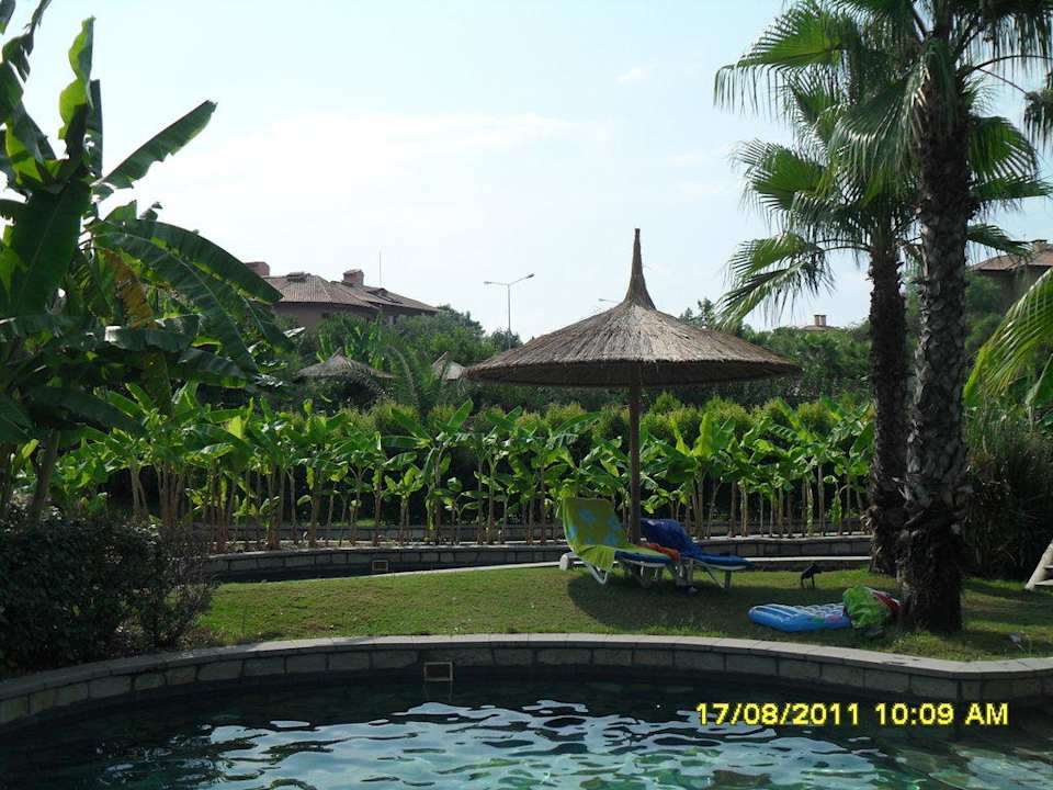 Pool  Club Grand Side