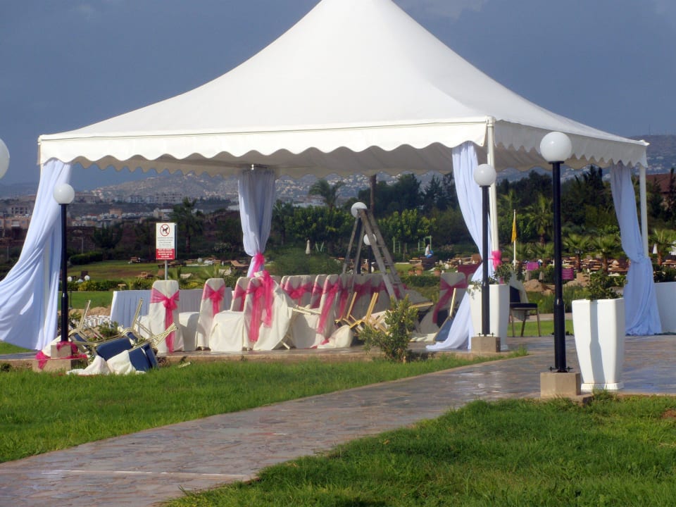 Der Hochzeitspavillon nach dem Sturm Kefalos Beach Holiday Village