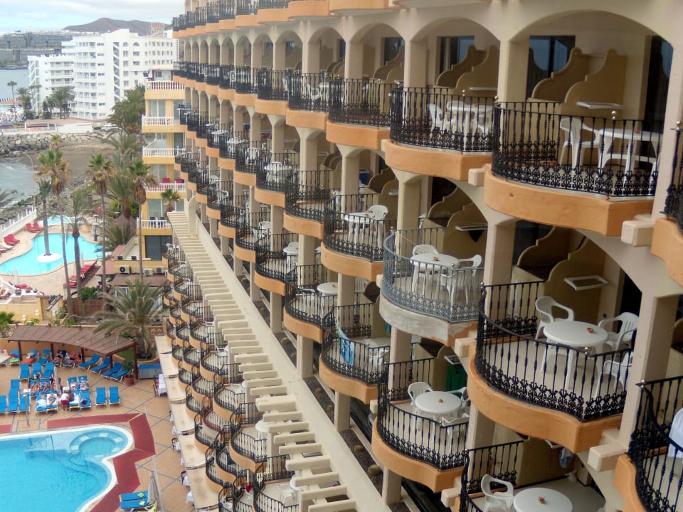 Der WEstflügel des Hotels Bull Dorado Beach & Spa