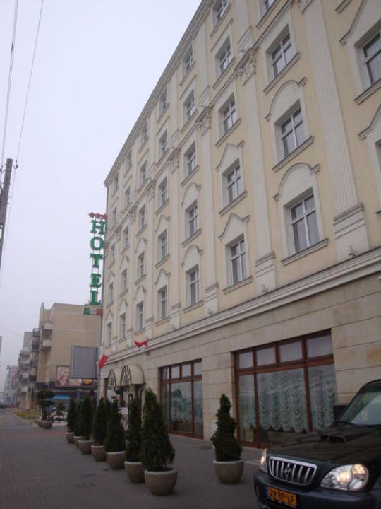 Ansicht des Hotels von der Straßenseite aus Hotel Włoski