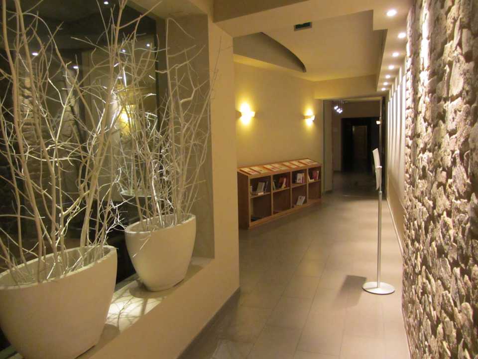 Schöner Hotelflur UNAHOTELS Palazzo Mannaioni Toscana