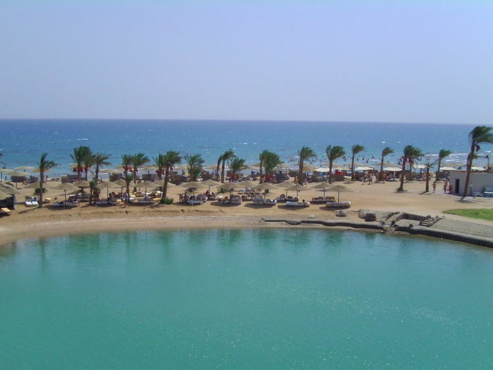 Von der Rutsche aus den Strand fotografiert Blend Club Aqua Resort
