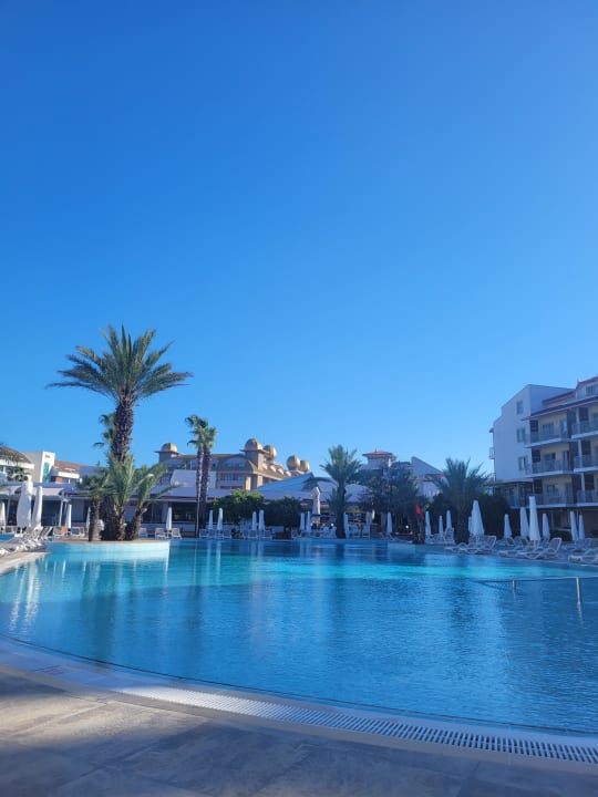 Pool Barut B Suites