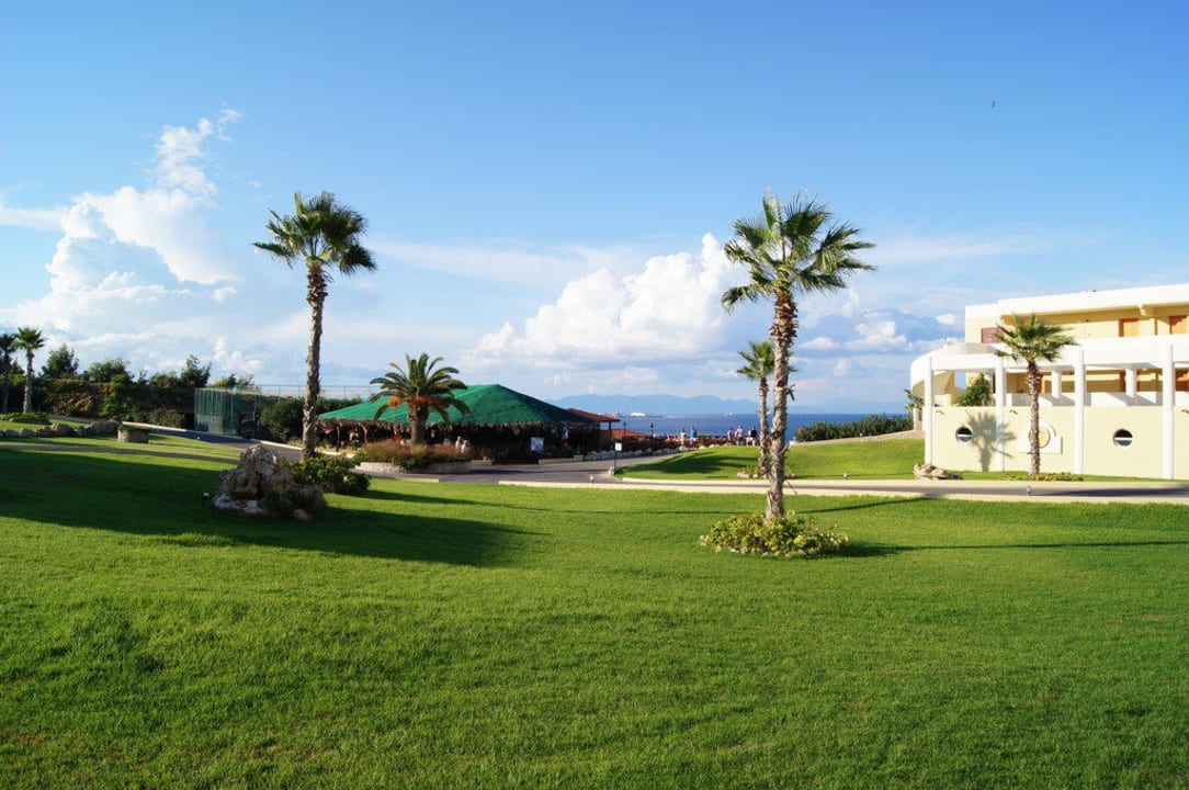 Ogród w tle z widokiem na Turcję Hotel Kalithea Horizon Royal