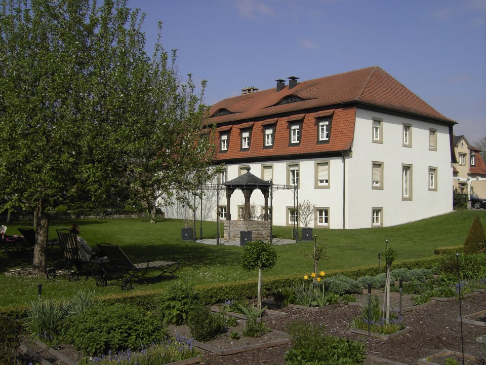 Nebenhaus vom Garten aus Romantik Hotel Zehntkeller