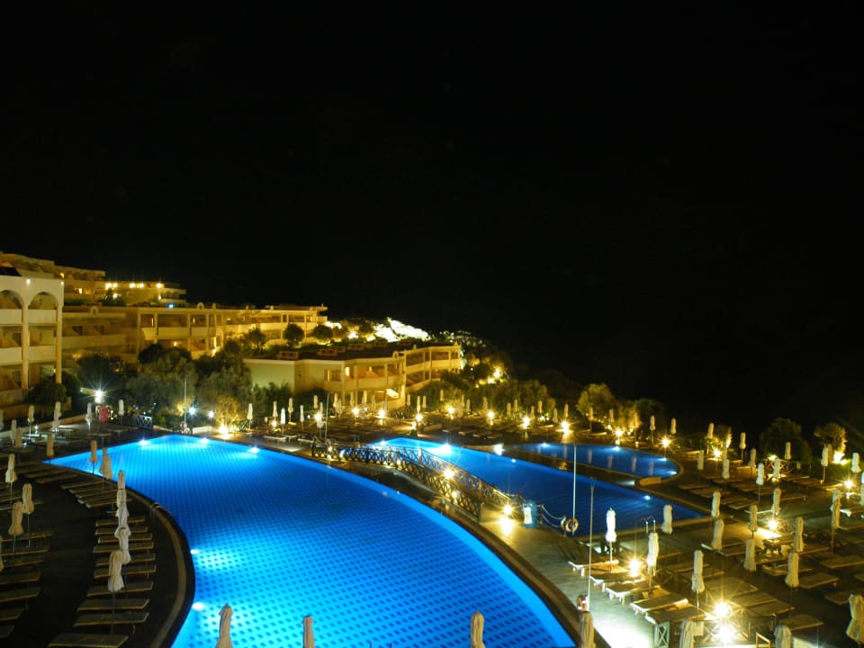 Ausblick vom Balkon bei Nacht! Hotel Kalithea Horizon Royal