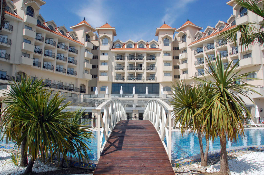 Blick auf das Hotel vom Pool aus Side Mare Resort & Spa