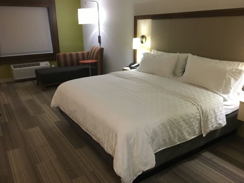 Bett und REcamiere Holiday Inn Express & Suites Pahrump