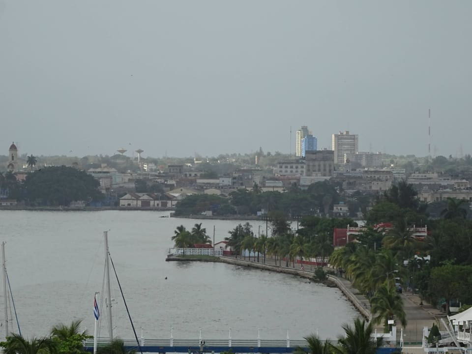 Blick Richtung Stadt Hotel Jagua Affiliated by Meliá