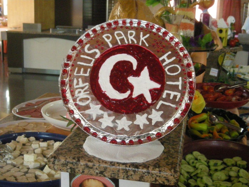 Logo aus Marmelade und Zuckerguss Hotel Orfeus Park