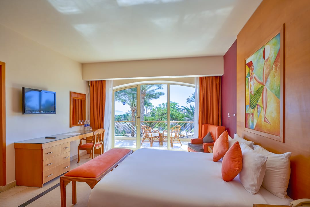 Zimmer Parrotel Beach Resort