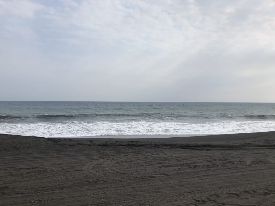 Strand Hotel Cayman Suites