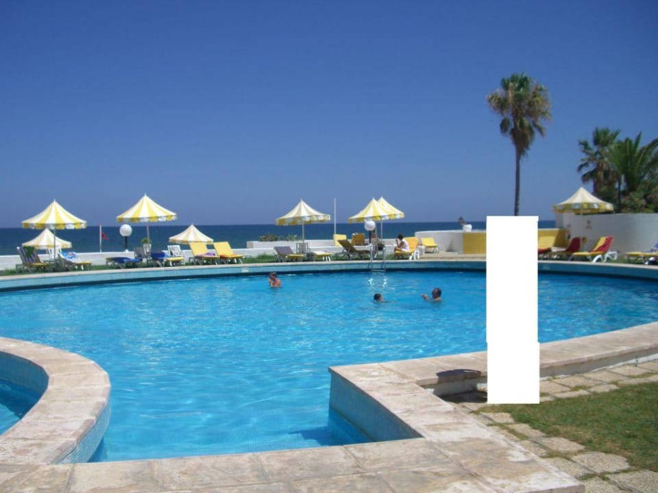 Am Pool Hotel Abou Nawas Boujaafar