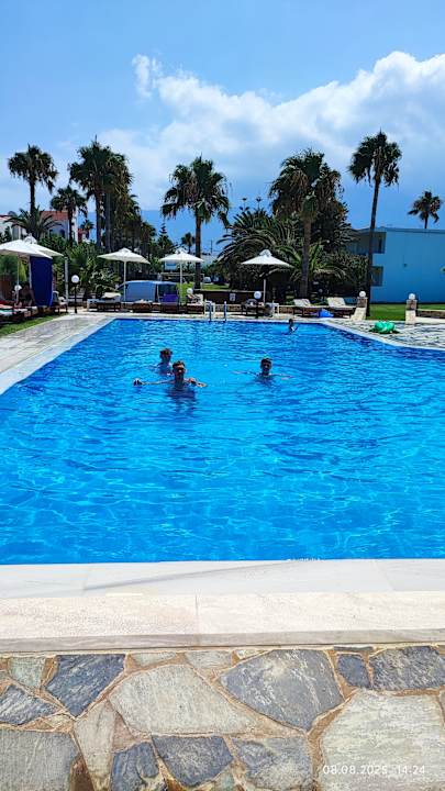 Pool HARPIN Happy Days Beach Hotel
