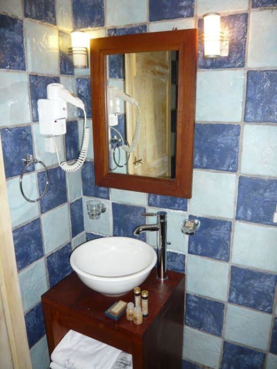 Bad von unserem Zimmer Hotel Kyrimai