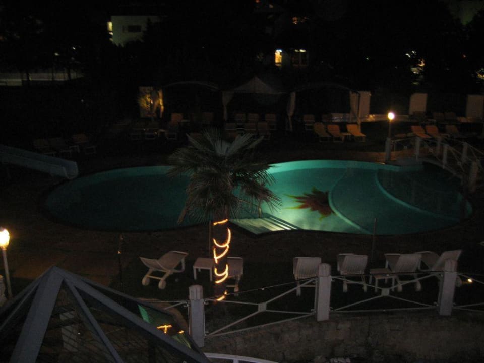 Pool by night Sonnen Resort