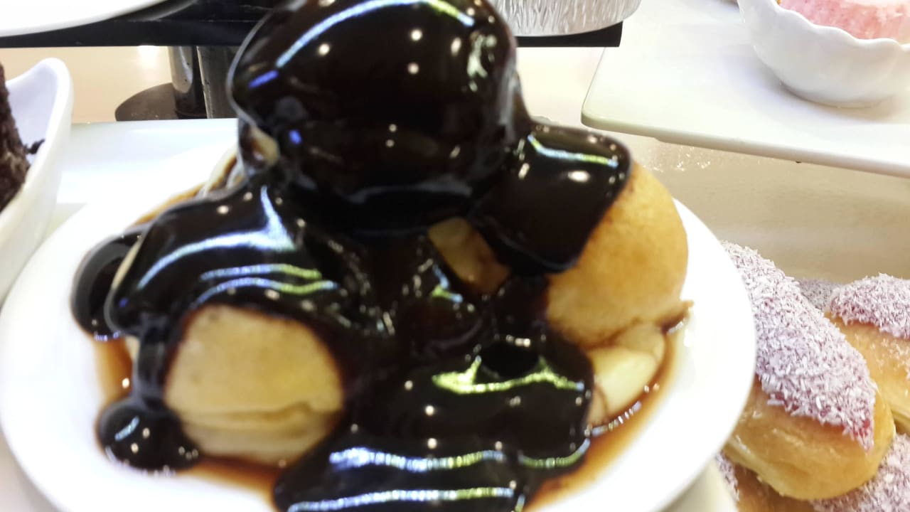 Deserts Ramada Resort by Wyndham Side