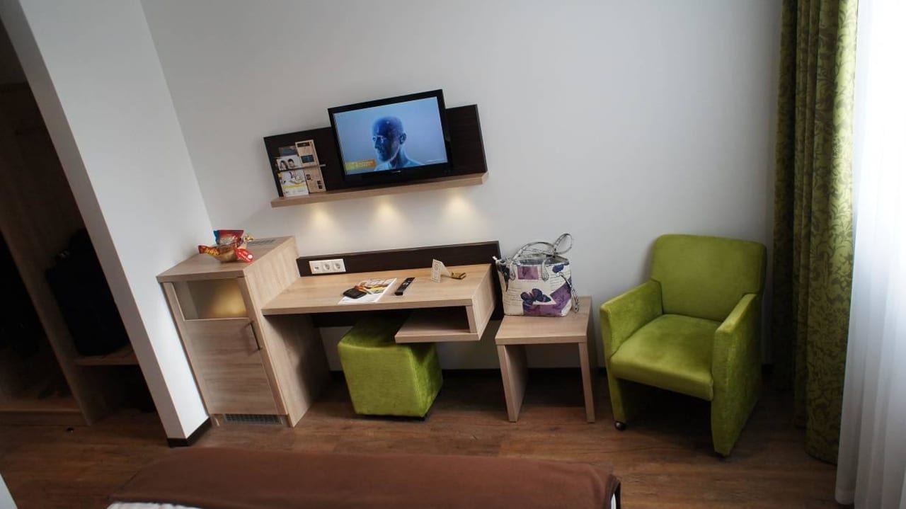 TV Ringhotel Loew's Merkur