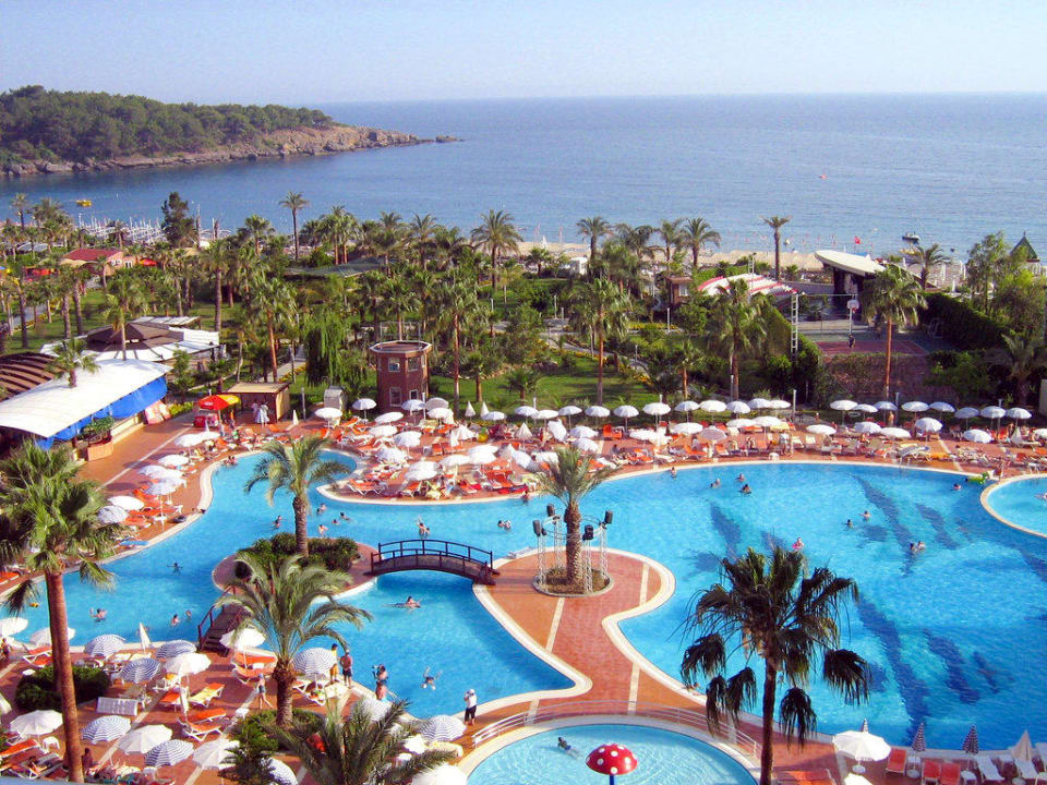 Blick vom Balkon auf den Pool Arycanda Kirman Premium