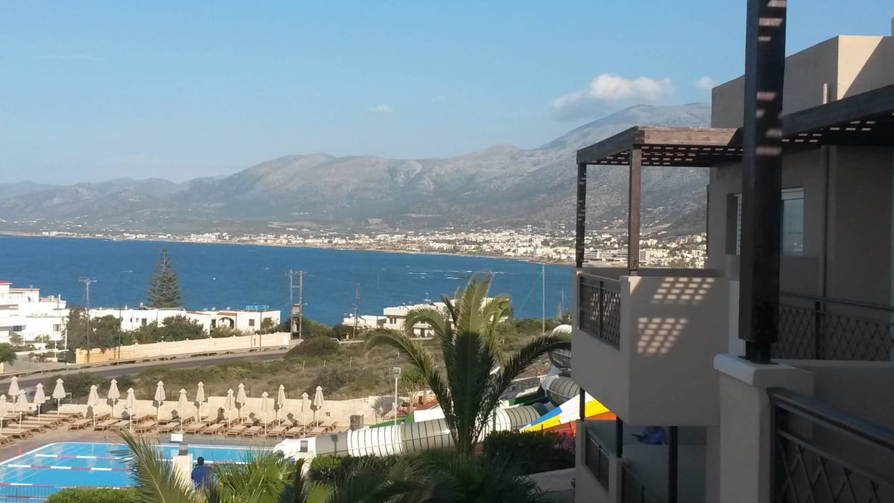 Seitlicher Ausblick von Zimmer 127 Grand Hotel Holiday Resort