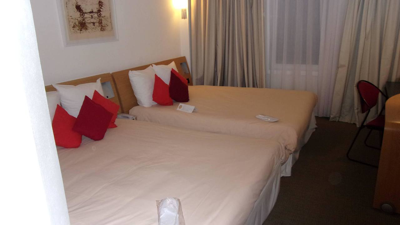 Abgewohntes unsauberes Zimmer Hotel Novotel Sheremetyevo