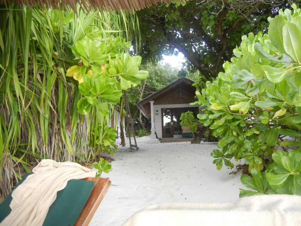 Blick zu unserem Bungi NH Collection Maldives Reethi Resort