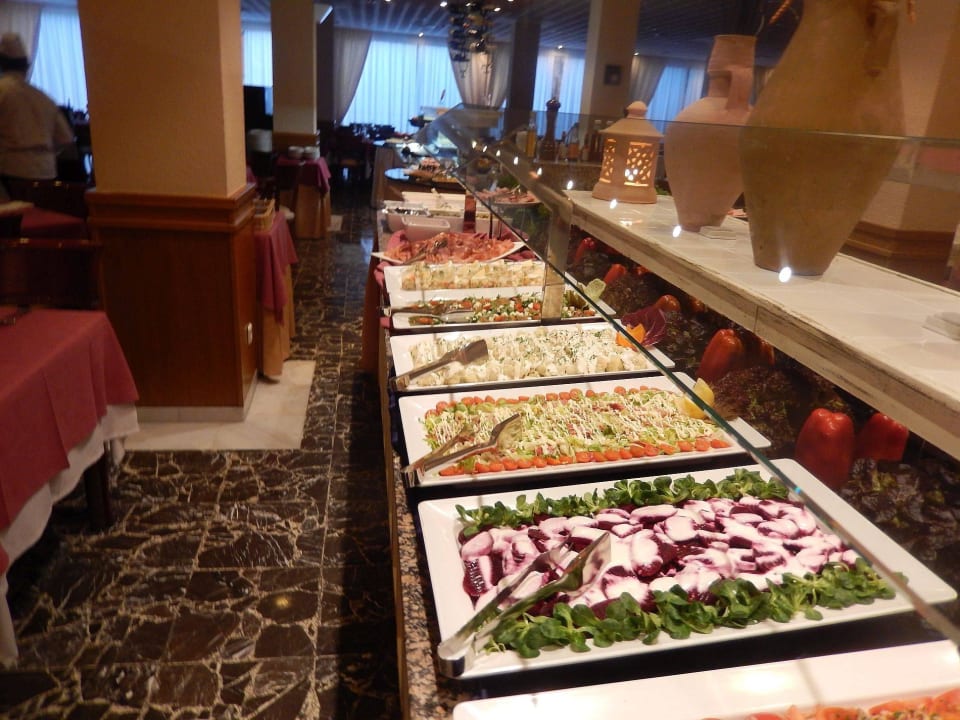 Vielfältiges und sehr schmackhaftes Abendbuffet Valentin Reina Paguera