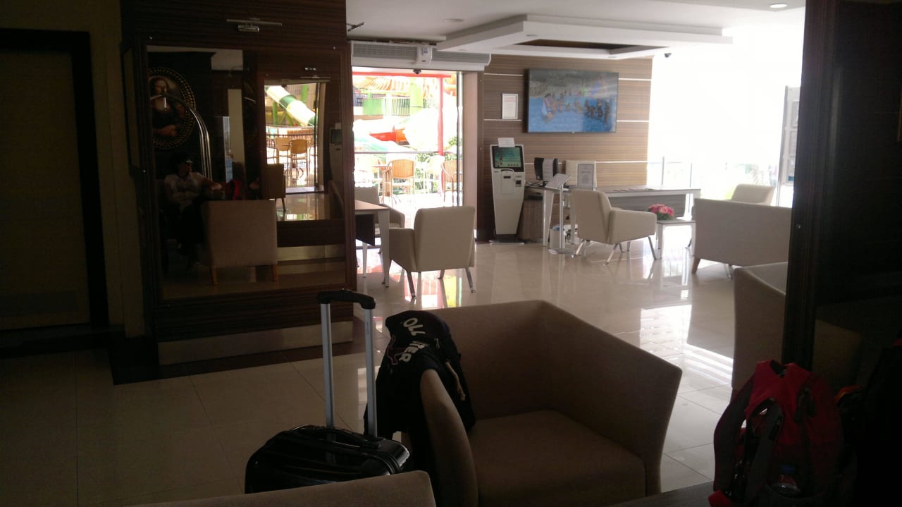 Lobby Crystal Aura