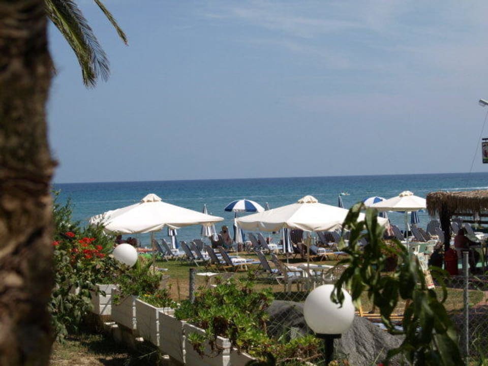 Blick zum Strand Hotel Paradise