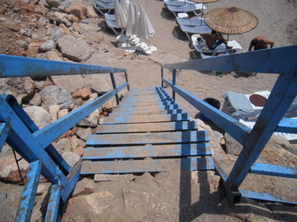 Gefährliche steile Strandtreppe Club Hotel Anjeliq