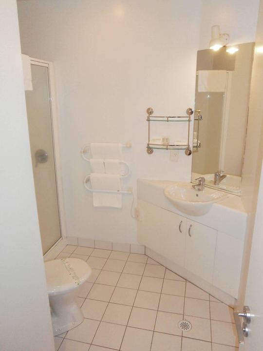 Bad mit Dusche/WC Quest on Terrace Apartment