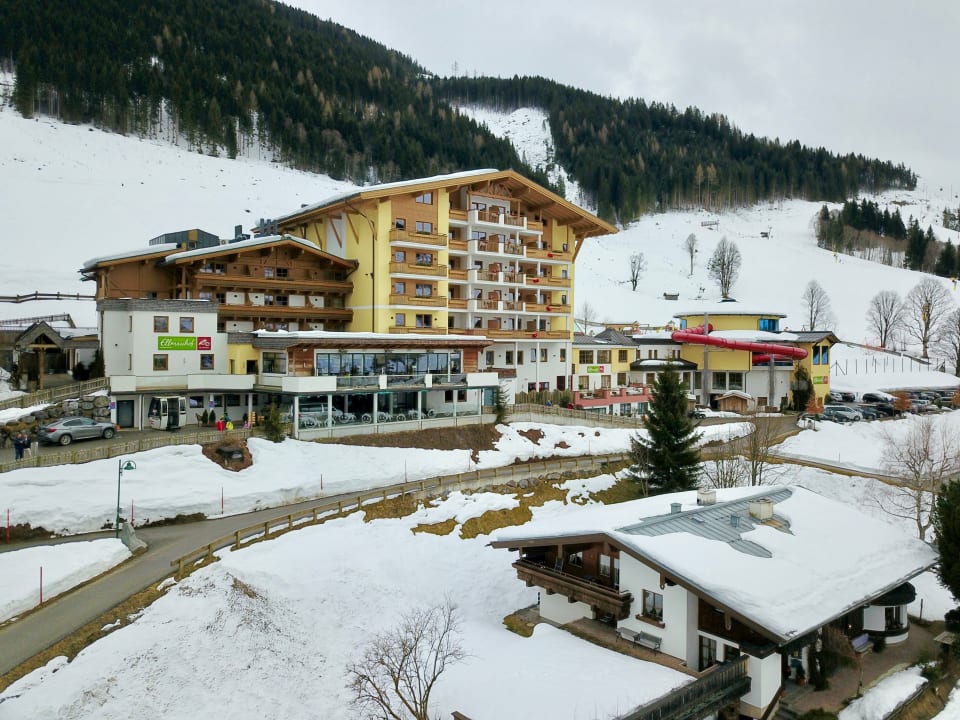 Außenansicht Familienresort Ellmauhof – das echte All Inclusive