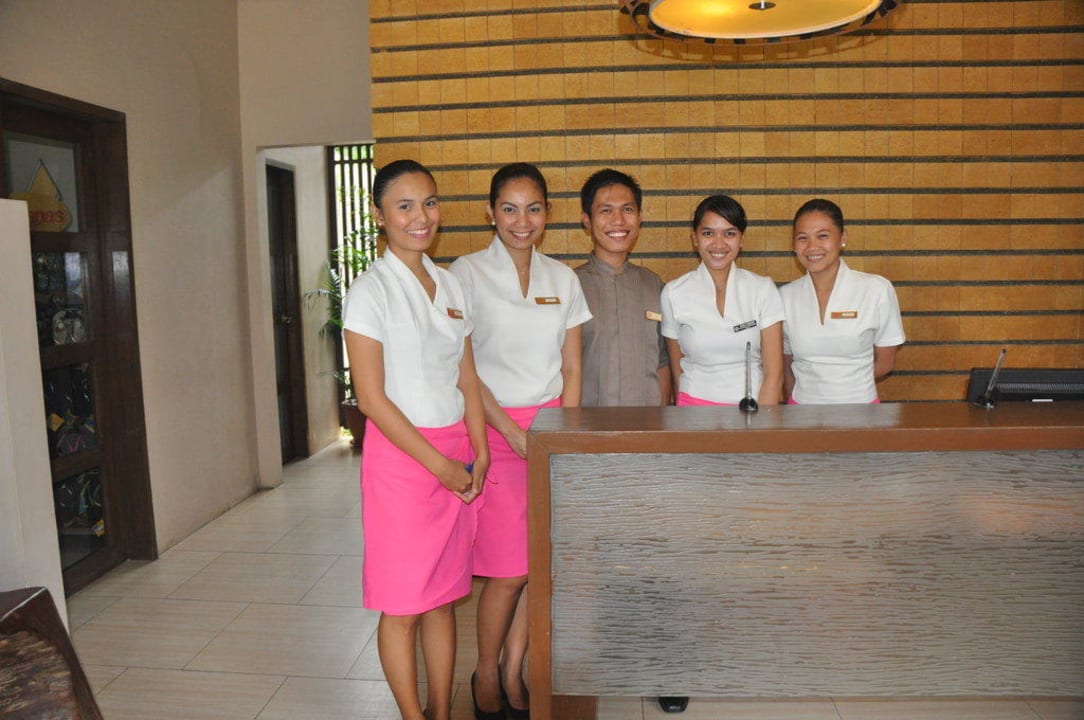 Das Personal beim Check-In  Hotel Amorita Resort