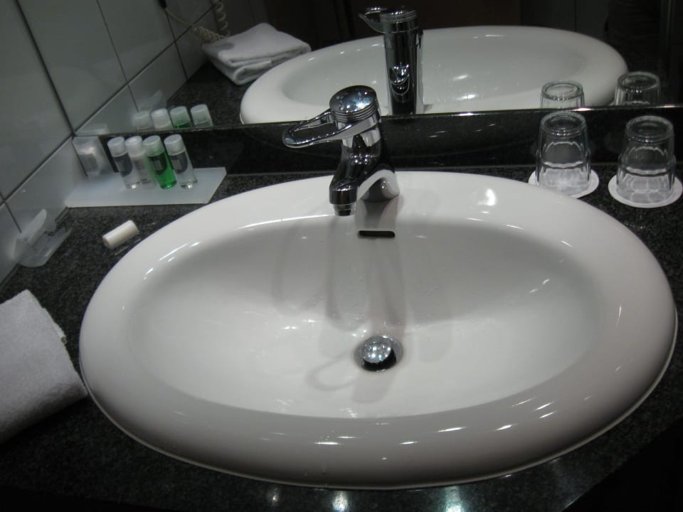 Waschbecken im Badezimmer Vienna House Easy Berlin