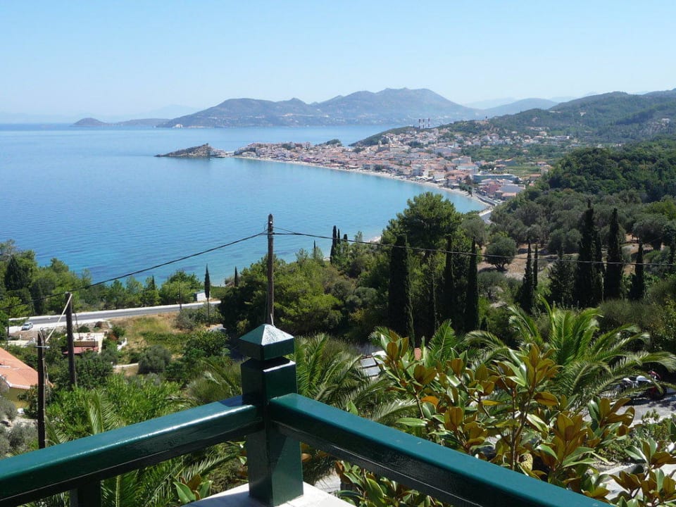 Blick nach Kokkari vom Balkon Hotel Kalidon Panorama