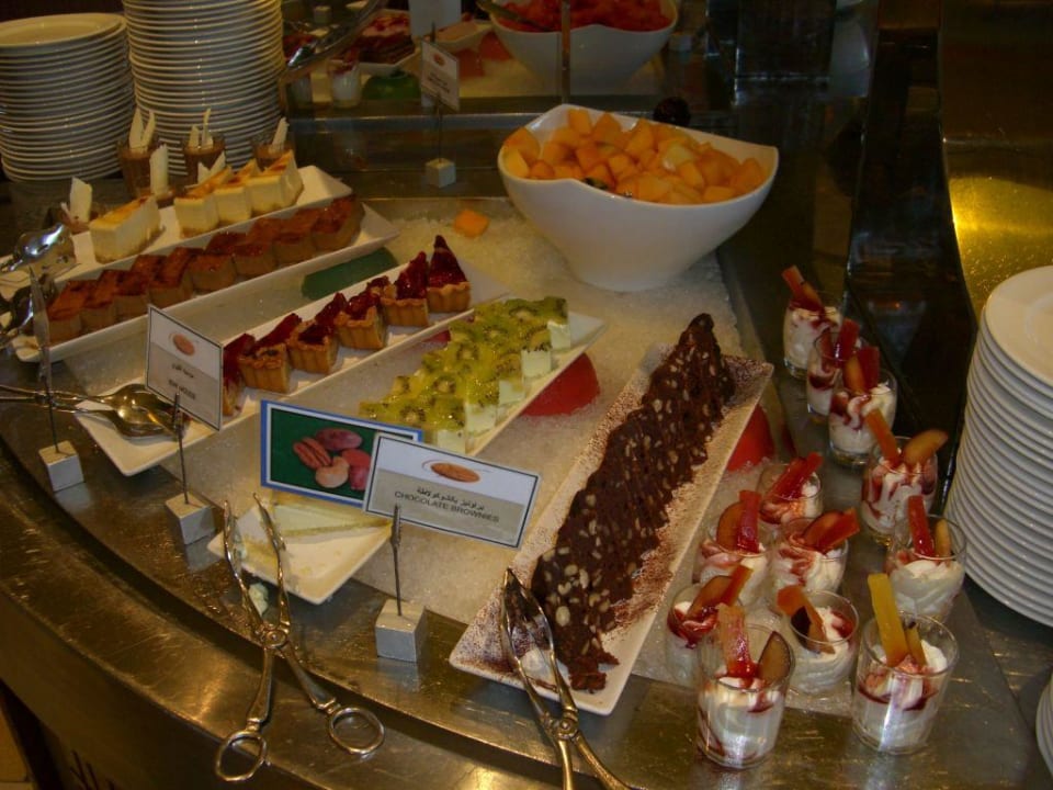 Lecker ... Hotel Le Meridien Al Aqah Beach Resort