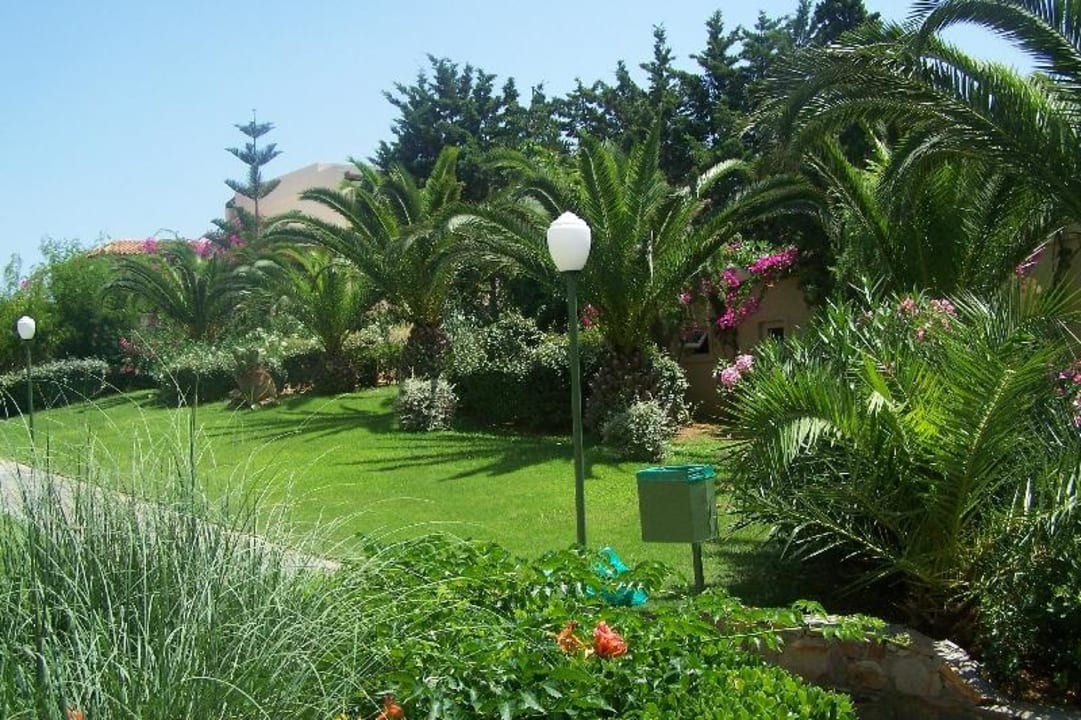 Gepflegter Garten, überall Unterkünfte Iberostar Waves Creta Panorama & Mare